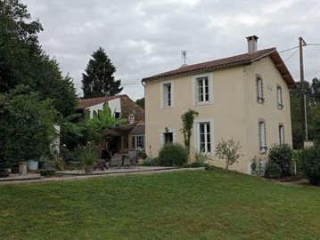 1 - Vouvant, House