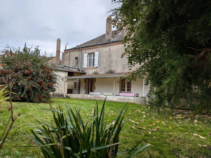 Image No.1-Maison de village de 4 chambres à vendre à Lussac-les-Églises