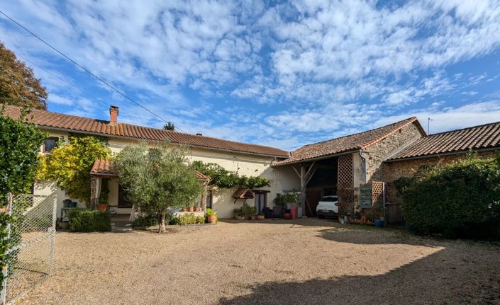 Image No.1-Maison de village de 4 chambres à vendre à Londigny