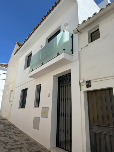 Image No.1-4 Bed Townhouse for sale