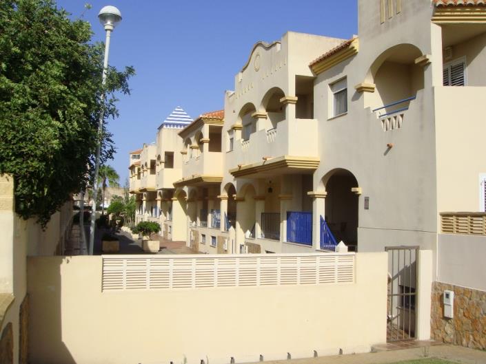 Image No.1-4 Bed Townhouse for sale