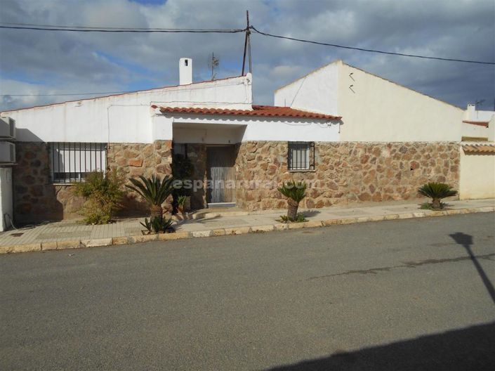 Image No.1-4 Bed Villa for sale