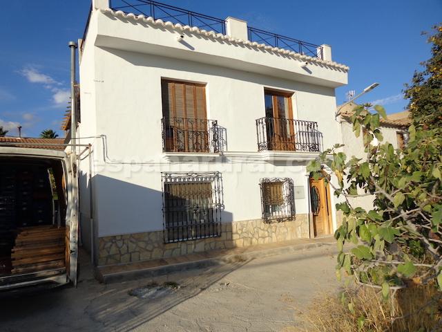 Image No.1-Maison de campagne de 5 chambres à vendre à Almeria