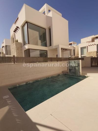 Image No.1-3 Bed Villa for sale