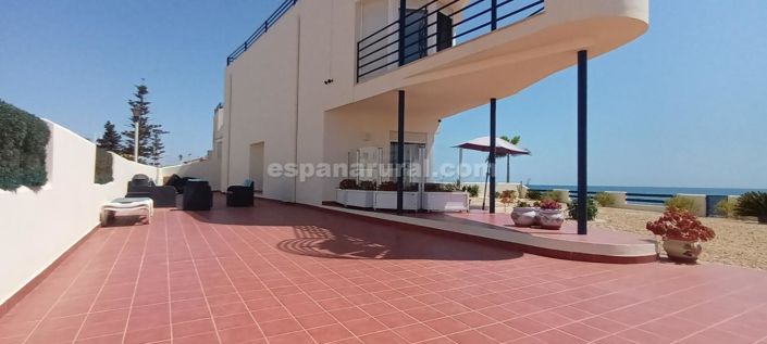 Image No.1-3 Bed Villa for sale