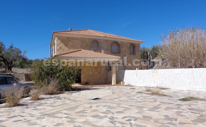 Image No.1-5 Bed Villa for sale