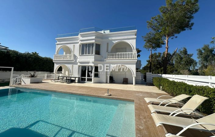 Image No.1-6 Bed Villa for sale