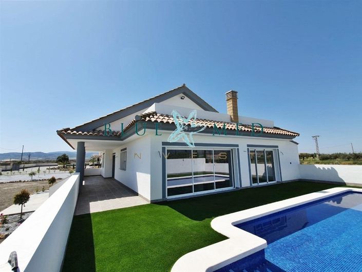 Image No.1-4 Bed Villa for sale