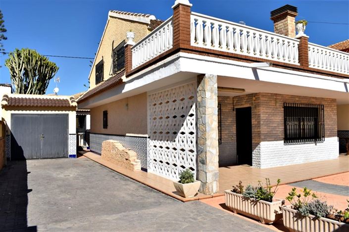 Image No.1-6 Bed Villa for sale