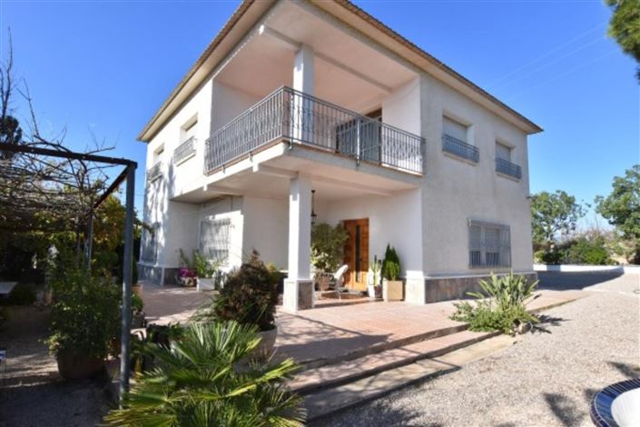 Image No.1-6 Bed Villa for sale