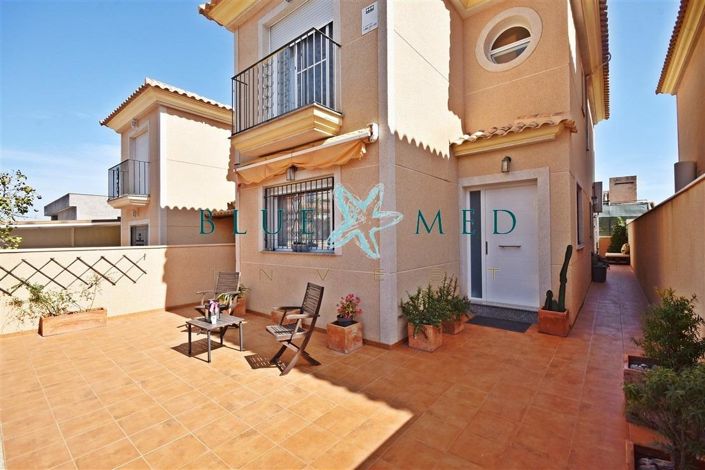 Image No.1-4 Bed Villa for sale