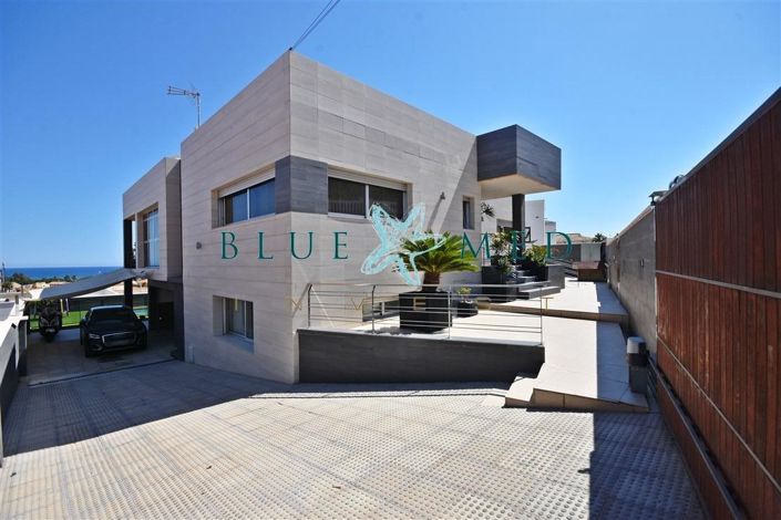 Image No.1-6 Bed Villa for sale