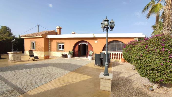 Image No.1-3 Bed Villa / Detached for sale