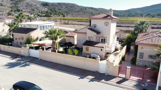 Image No.1-4 Bed Villa for sale