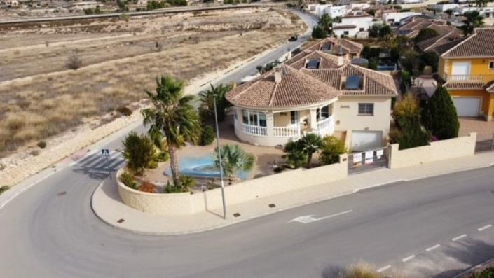 Image No.1-5 Bed House/Villa for sale