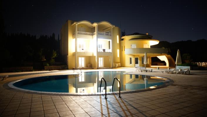 Image No.1-6 Bed Villa for sale