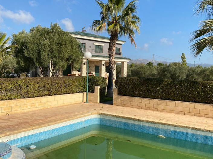 Image No.1-6 Bed Villa for sale