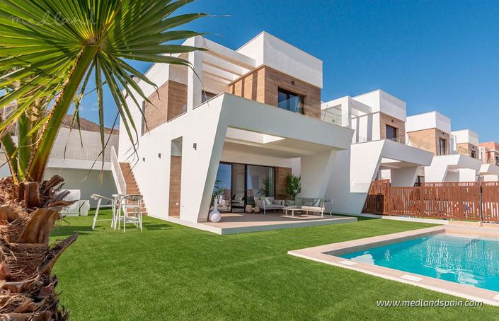 Image No.1-4 Bed Villa for sale