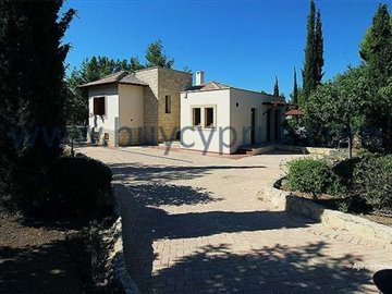 3 BEDROOM DETACHED LUXURY VILLA IN APHRODITE HILLS GOLF RESORT