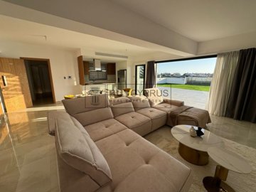 Penthouse For Sale  in  Chlorakas