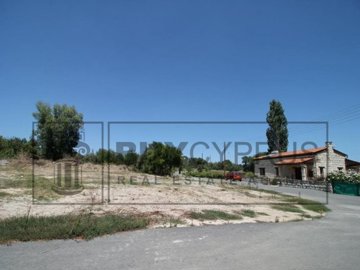 Residential Land  For Sale  in  Polemi