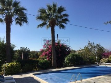 Bungalow For Sale  in  Chlorakas