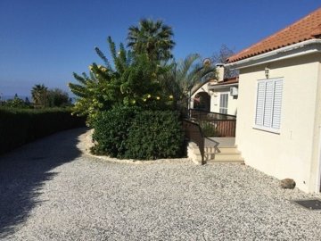 Bungalow For Sale  in  Chlorakas