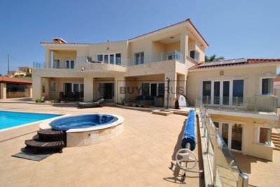 Detached Villa For Sale  in  Akoursos