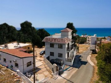 Building For Sale  in  Pomos