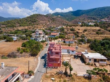 Building For Sale  in  Pomos