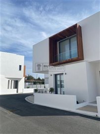 Detached Villa For Sale  in  Chlorakas