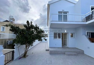 Semi Detached Villa For Sale  in  Peyia