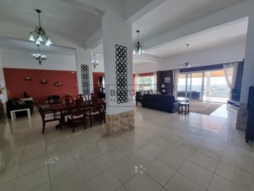 Detached Villa For Sale  in  Coral Bay