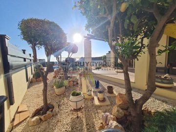 Detached Villa For Sale  in  Peyia