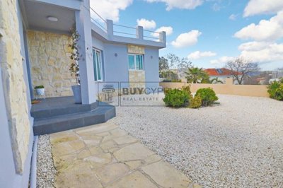 Detached Villa For Sale  in  Stroumpi