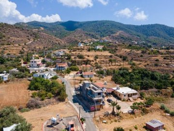 Building For Sale  in  Pomos
