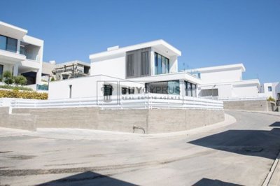 Detached Villa For Sale  in  Chlorakas