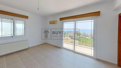 Detached Villa For Sale  in  Nea Dimmata