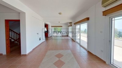 Detached Villa For Sale  in  Nea Dimmata