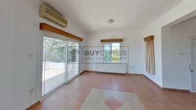 Detached Villa For Sale  in  Nea Dimmata