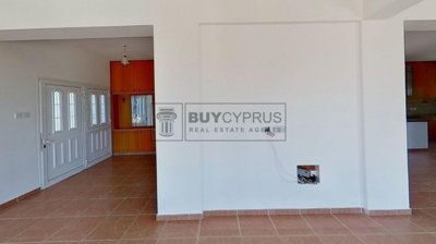 Detached Villa For Sale  in  Nea Dimmata