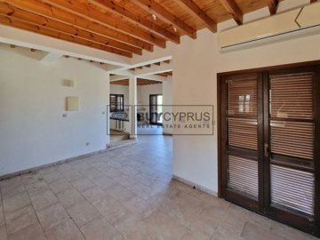 Detached Villa For Sale  in  Nea Dimmata