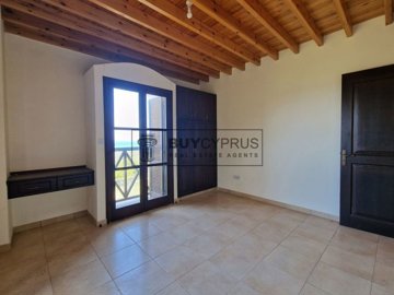 Detached Villa For Sale  in  Nea Dimmata