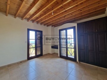 Detached Villa For Sale  in  Nea Dimmata