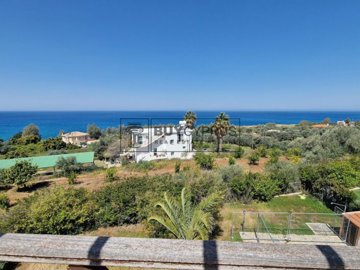 Detached Villa For Sale  in  Nea Dimmata