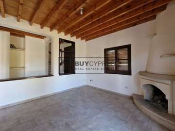 Detached Villa For Sale  in  Nea Dimmata