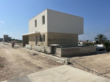 Detached Villa For Sale  in  Chlorakas