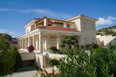 Detached Villa For Sale  in  Peyia