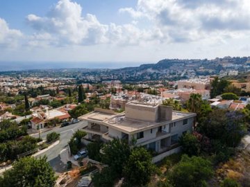 Building For Sale  in  Peyia