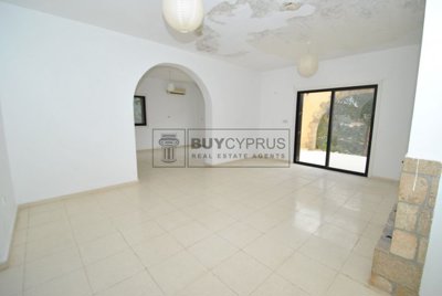 Detached Villa For Sale  in  Kamares - Tala